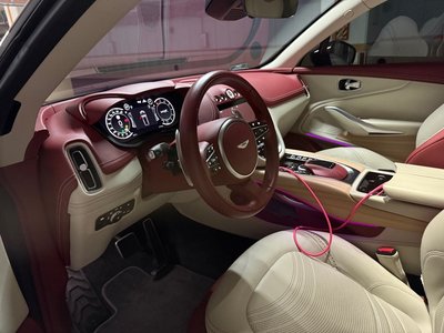 ASTON MARTIN DBX - 9