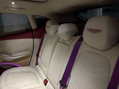 ASTON MARTIN DBX - 10