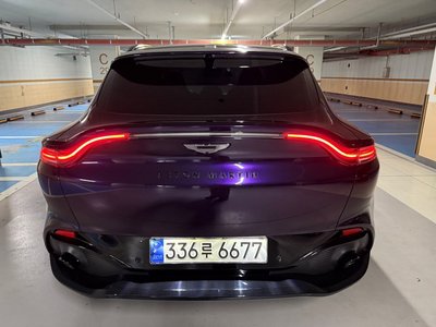 ASTON MARTIN DBX - 5