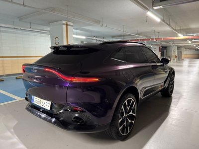 ASTON MARTIN DBX - 7