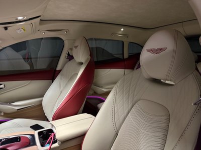 ASTON MARTIN DBX - 8