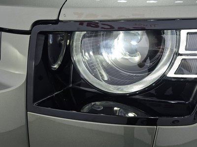 LAND ROVER DEFENDER - 9