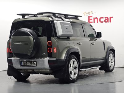 LAND ROVER DEFENDER - 4