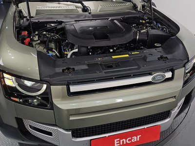 LAND ROVER DEFENDER - 7