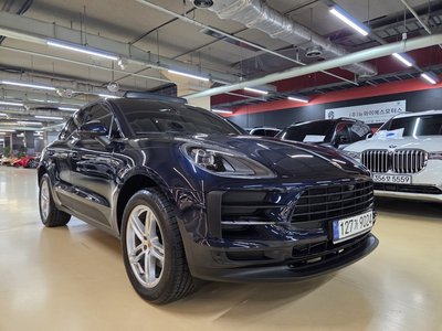 PORSCHE MACAN - 1
