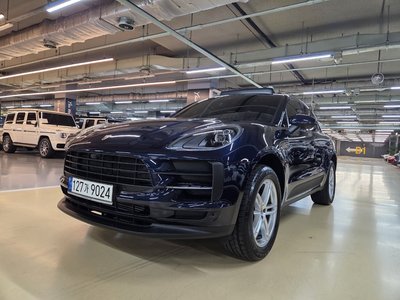 PORSCHE MACAN - 4