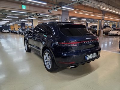 PORSCHE MACAN - 2