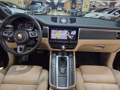 PORSCHE MACAN - 5