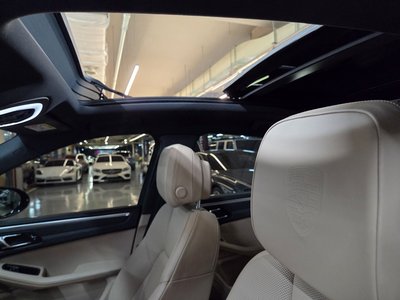 PORSCHE MACAN - 7