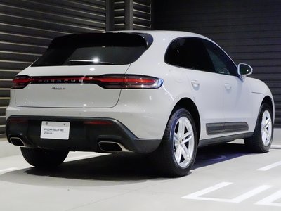 PORSCHE MACAN - 2