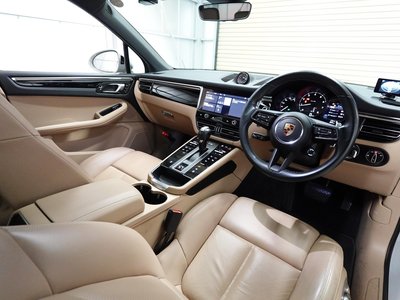 PORSCHE MACAN - 4