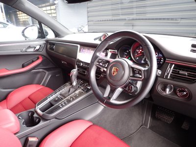 PORSCHE MACAN - 9