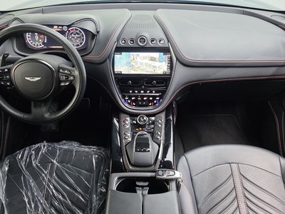 ASTON MARTIN DBX - 5