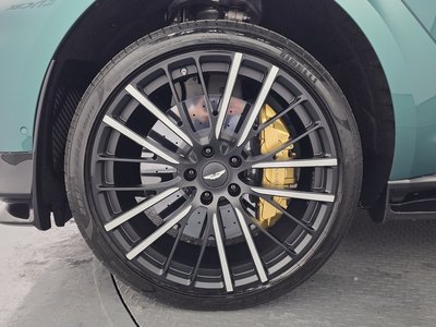 ASTON MARTIN DBX - 6