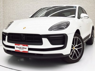 PORSCHE MACAN - 1