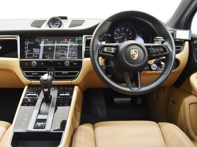 PORSCHE MACAN - 9