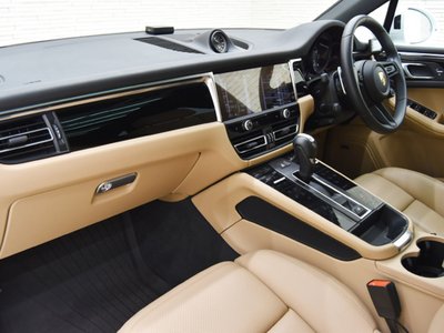 PORSCHE MACAN - 8