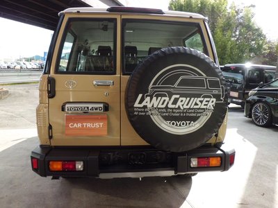 TOYOTA LAND CRUISER 70 - 7