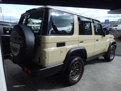 TOYOTA LAND CRUISER 70 - 8