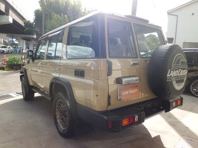 TOYOTA LAND CRUISER 70 - 6