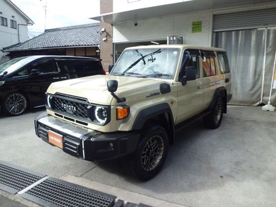 TOYOTA LAND CRUISER 70 - 4