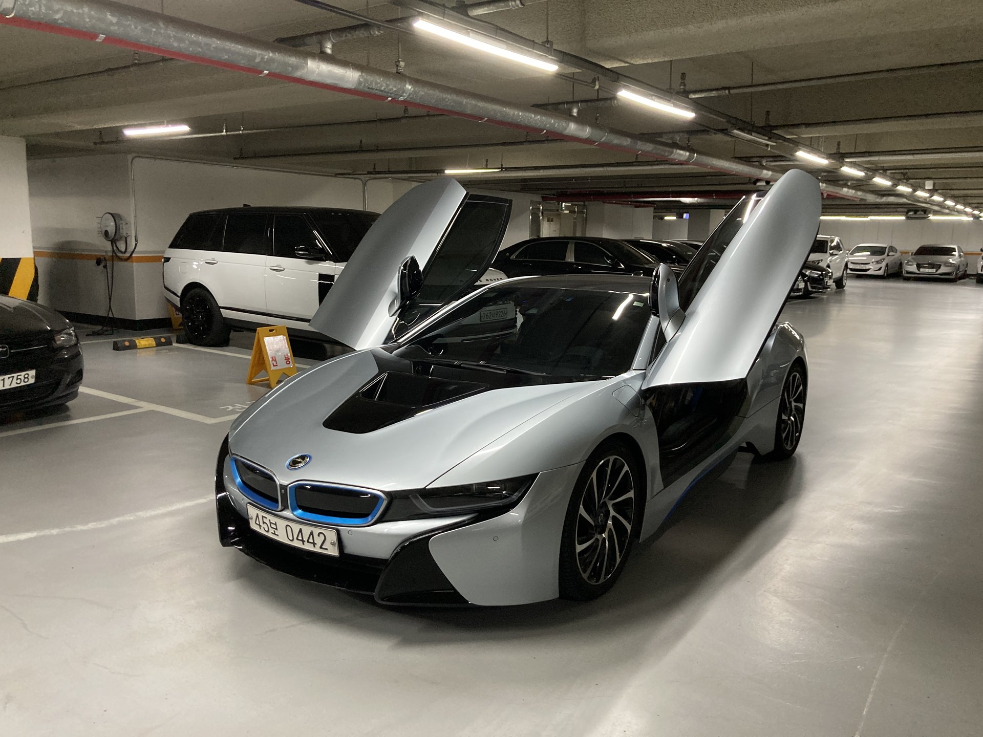 BMW I8 - View 1