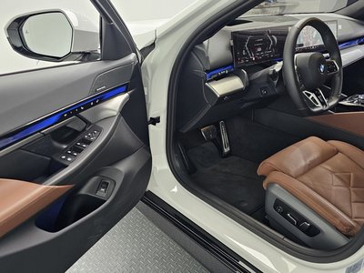 2025 BMW 5 SERIES 缩略图 13