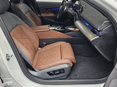 2025 BMW 5 SERIES 缩略图 16