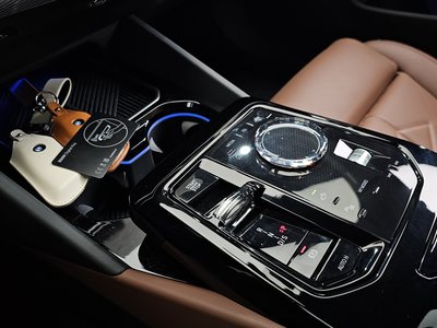 2025 BMW 5 SERIES 缩略图 12