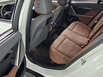 2025 BMW 5 SERIES 缩略图 18