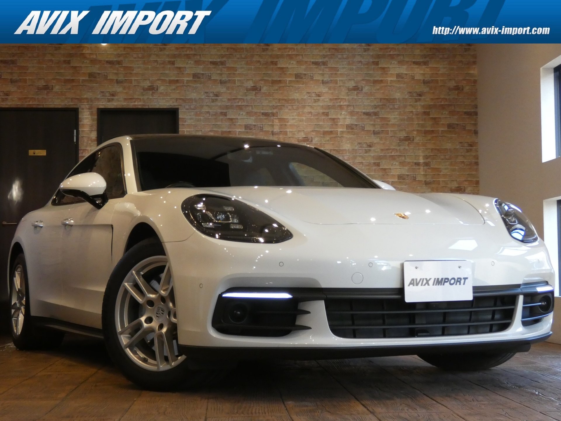 PORSCHE PANAMERA - View 1