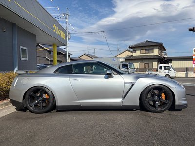 NISSAN GT-R - 10