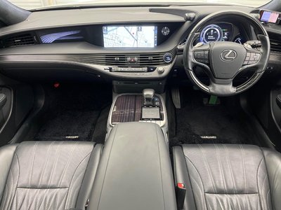 صورة 2 لـ 2017 Lexus LS