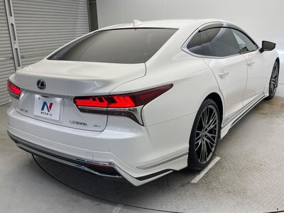 2017 Lexus LS — миниатюра 18