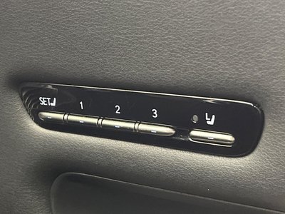 2017 Lexus LS — миниатюра 51