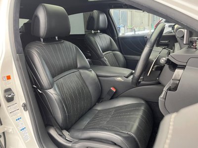 2017 Lexus LS — миниатюра 13