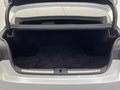 2017 Lexus LS — миниатюра 38