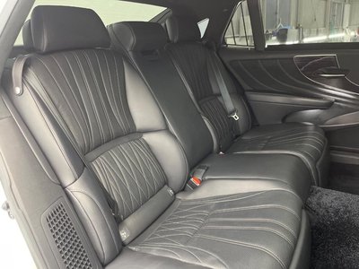 2017 Lexus LS — миниатюра 14