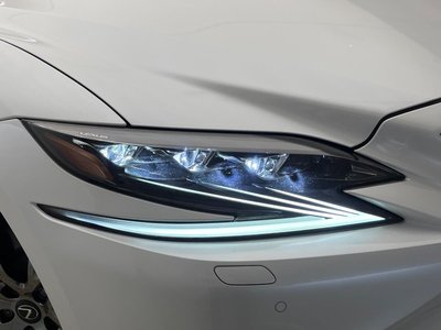 2017 Lexus LS — миниатюра 23