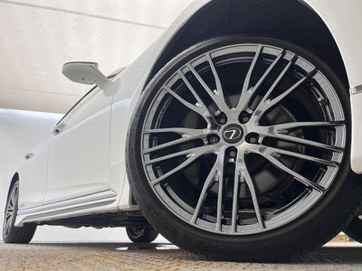 2017 Lexus LS — миниатюра 24