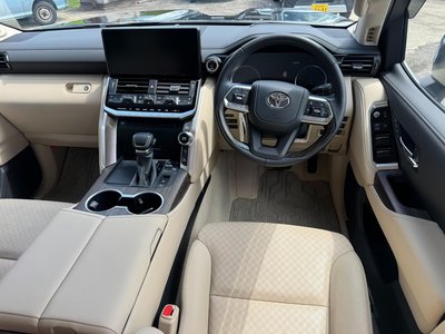 صورة 9 لـ 2023 Toyota LAND CRUISER 300