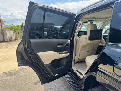 صورة مصغرة 32 لـ 2023 Toyota LAND CRUISER 300