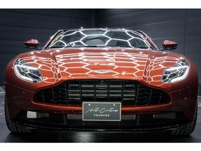 ASTON MARTIN DB11 - 1