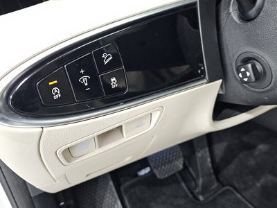 2022 Genesis GV70 thumbnail 15