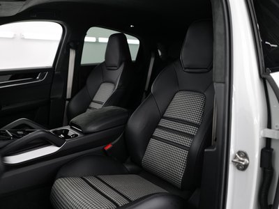 PORSCHE CAYENNE - 8