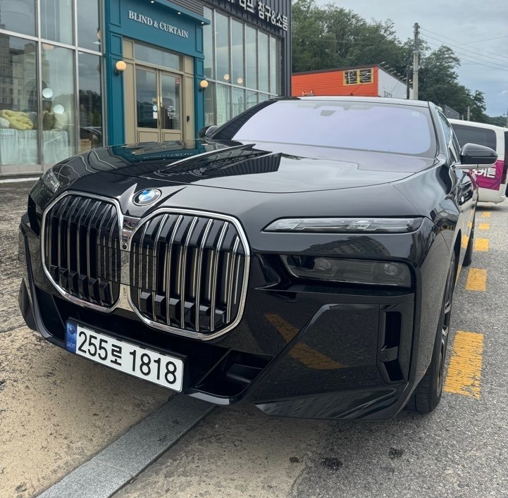 BMW 7 SERIES - View 1