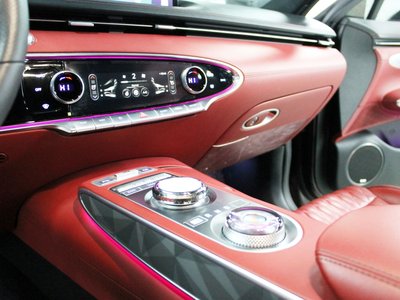 2022 Genesis GV70 — миниатюра 16