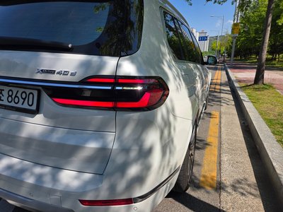 2025 BMW X7 thumbnail 16
