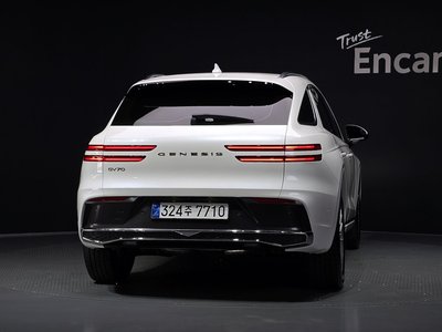 صورة 3 لـ 2025 Genesis GV70
