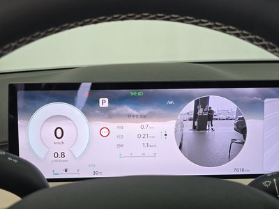 2025 Genesis GV70 — миниатюра 11